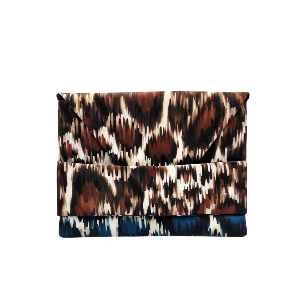 Mighty Oak Envelope Clutch Bag Pouch Chevron Ikat Pattern Geometric Blurred-edge